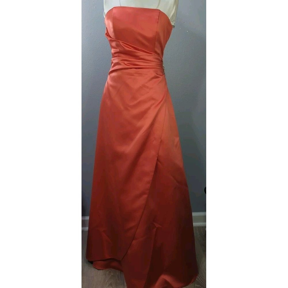 David's Bridal Size 2 Satin Strapless Gown Coral With Drape Side And Brooch 446